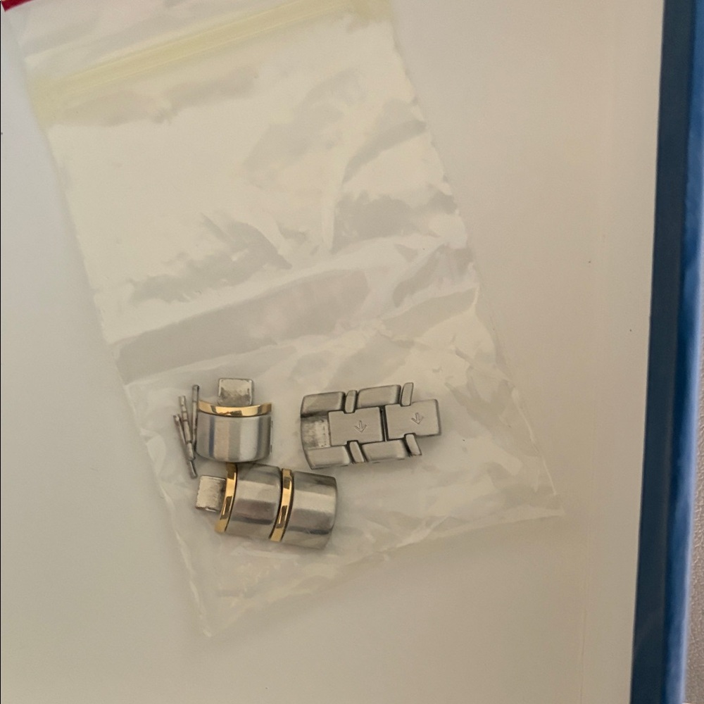 Seiko Gold and Silver Women's Watch - Picture 3 of 8